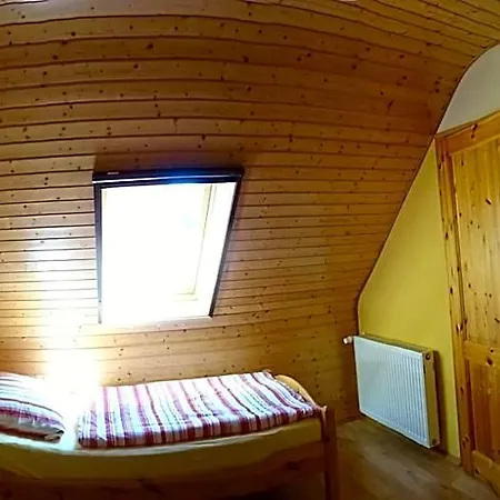 Hotel Eule Ost Und West Ferienhaus Im Urigen Garten 4*