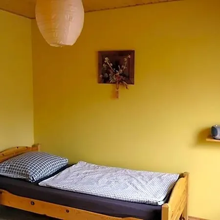 Eule Ost Und West Ferienhaus Im Urigen Garten Otel
