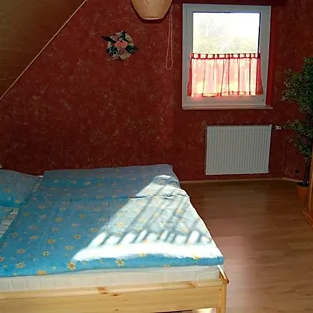 Eule Ost Und West Ferienhaus Im Urigen Garten 4*