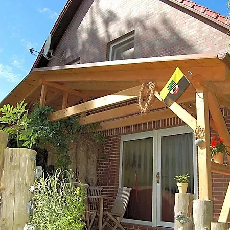 Eule Ost Und West Ferienhaus Im Urigen Garten 4* Zingst