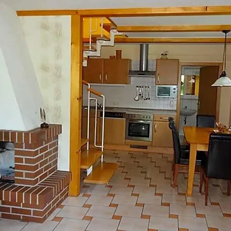 Hotel Eule Ost Und West Ferienhaus Im Urigen Garten Zingst