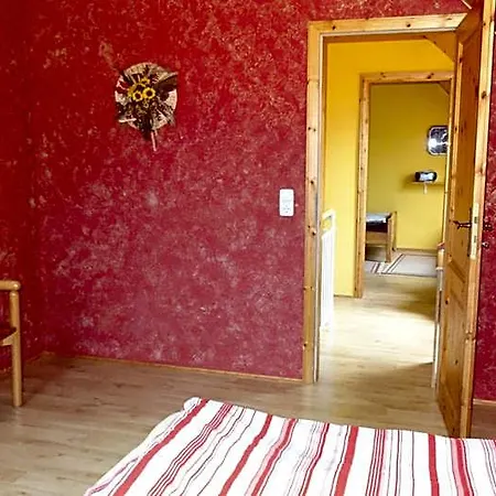 Eule Ost Und West Ferienhaus Im Urigen Garten Zingst